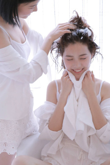 美女班主任让我脱她裙子